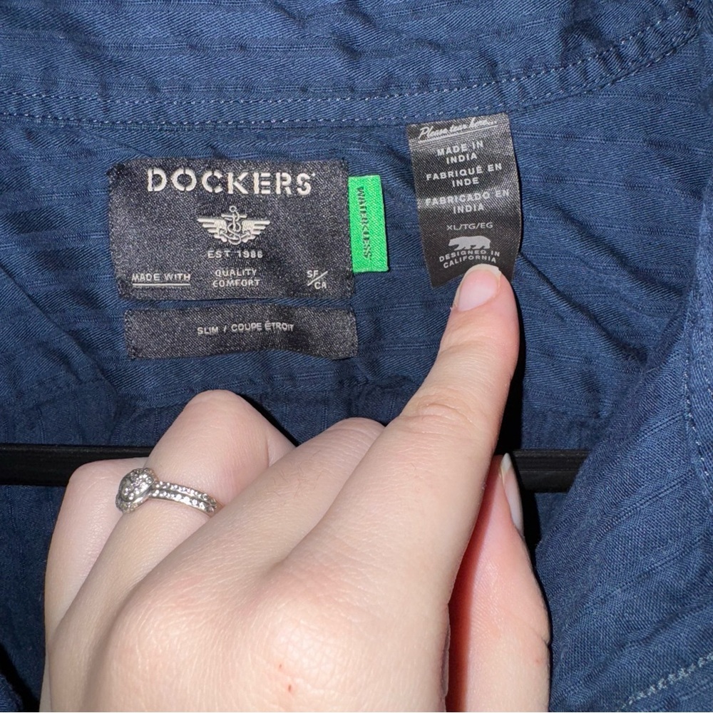 Dockers button down - Picture 2 of 5
